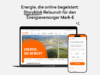 Mockup der neuen Mark-E Website im Storyblok CMS, dargestellt auf einem Laptop und einem Smartphone. Auf dem Laptop ist die Startseite mit großem Headerbild eines Windrads über einer Waldlandschaft zu sehen, überlagert von dem Claim „Energie, die bewegt“. Die Navigation zeigt Produktkategorien wie Strom, Gas, Wärme und Photovoltaik. Das Smartphone zeigt die mobile Tarifrechner-Ansicht mit Eingabefeldern für Adresse, Verbrauch und Personen im Haushalt. Oberhalb des Mockups steht die Headline „Energie, die online begeistert: Storyblok Relaunch für den Energieversorger Mark-E“.