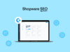Shopware SEO Hero Grafik- Laptop auf blauem Hintergrund mit verschiedenen Symbolen außen (Lupe, Zahnrad, etc.)